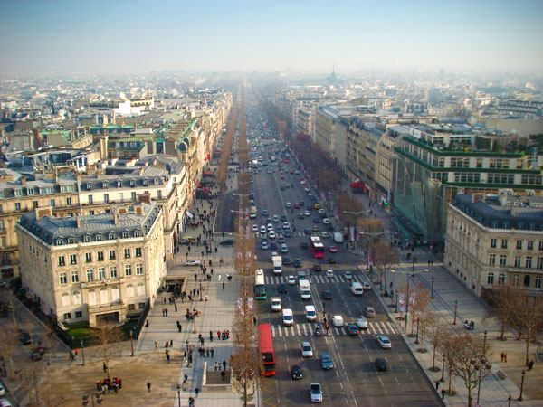 Champs Élysées vista do topo do Arco do Triunfo - Paris - Fui e Vou Voltar - Alessandro Paiva