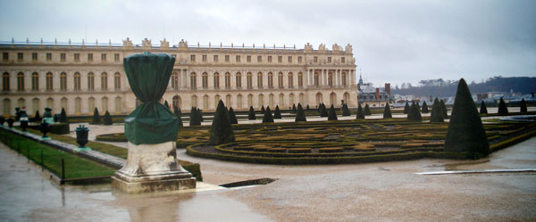 Palácio de Versalhes e um de seus jardins laterais - Paris - Fui e Vou Voltar - Alessandro Paiva