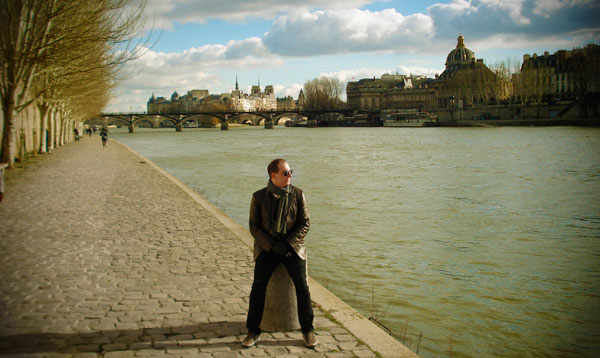 Quai des Tuileries com Île de la Cité ao fundo - paramos para um pouco de sol - Paris - Fui e Vou Voltar - Alessandro Paiva