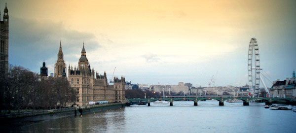 Palácio de Westminster e London Eye, vistos no retorno a Saint Pancras - London - Fui e Vou Voltar - Alessandro Paiva