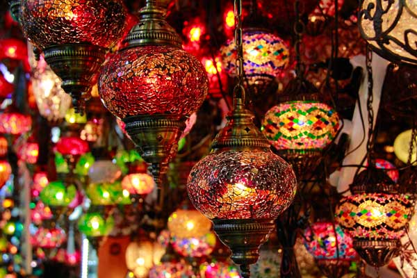 Luminárias vendidas no Grande Bazar - Istanbul - Fui e Vou Voltar - Alessandro Paiva