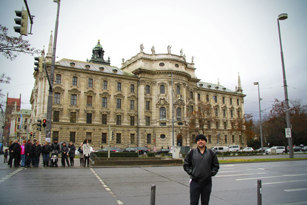 Justizpalast (Palácio da Justiça), de frente à Karlsplatz‎ - München - Fui e Vou Voltar - Alessandro Paiva