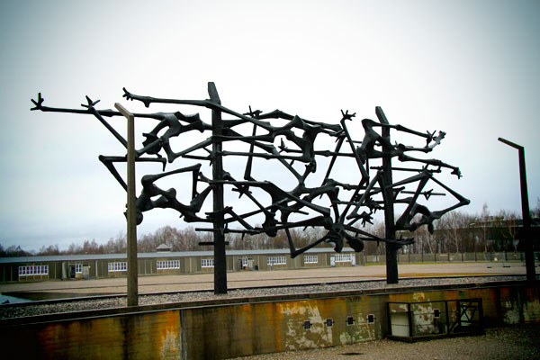 Monumento Internacional, criado por Nandor Glid, em maio de 2007 - München - Fui e Vou Voltar - Alessandro Paiva