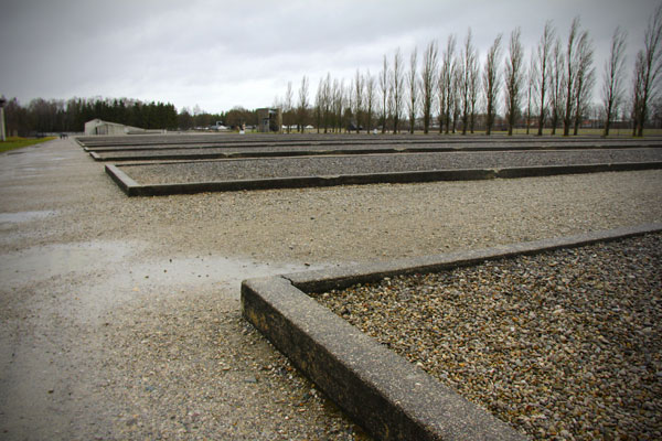 Base dos alojamentos do Campo de Concentração de Dachau - München - Fui e Vou Voltar - Alessandro Paiva
