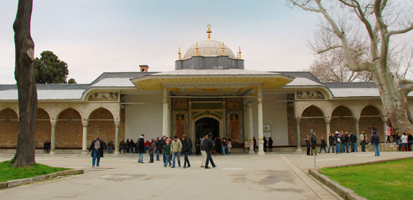 Porta da Felicidade, no terceiro pátio do Topkapı - Istanbul - Fui e Vou Voltar - Alessandro Paiva