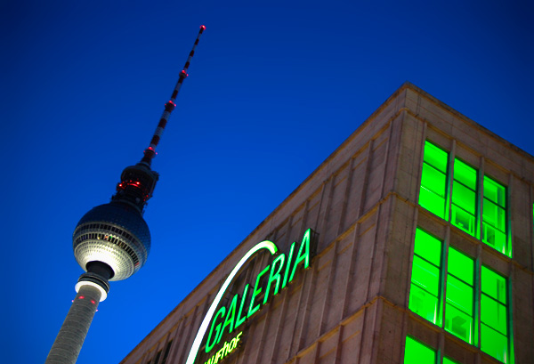 Fernsehturm e o prédio da Galeria Kaufhof - Berlin - Fui e Vou Voltar - Alessandro Paiva
