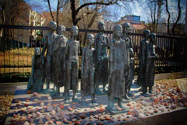 Cemitério Weissensee - Berlin - Fui e Vou Voltar - Alessandro Paiva