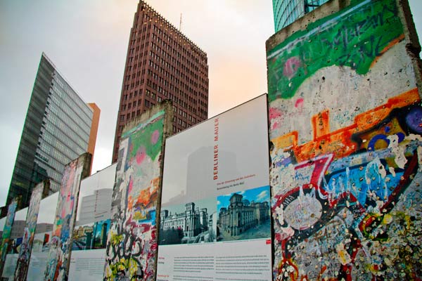 Memorial do Muro de Berlim em Potsdamer Platz - Berlin - Fui e Vou Voltar - Alessandro paiva