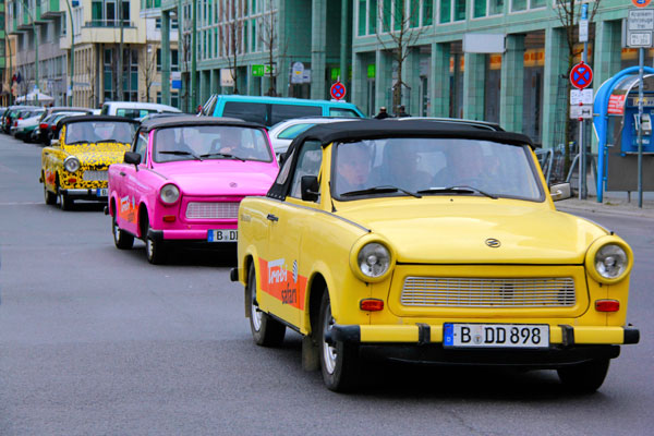 Turistas passeiam no Trabant - Berlin - Fui e Vou Voltar - Alessandro Paiva