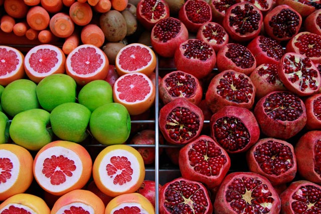 Laranjas, maçãs e romãs