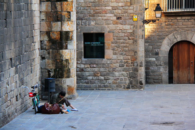 Artista soli†aerio, na Plaça Rei