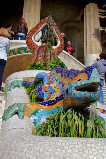 El Drac (O Dragão), na fonte da escadaria da entrada do Parc Güell