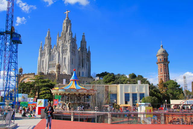 Tibidabo, com destaque para o templo do Sagrat Cor