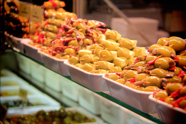 Azeitonas, servidas como tapas no Mercado de San Miguel