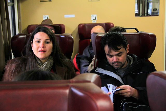 Clarice e Élcio no trem para Kutná Hora