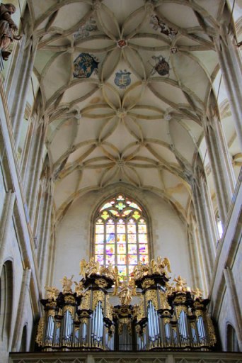 Teto e órgão de tubos da Igreja de Santa Bárbara