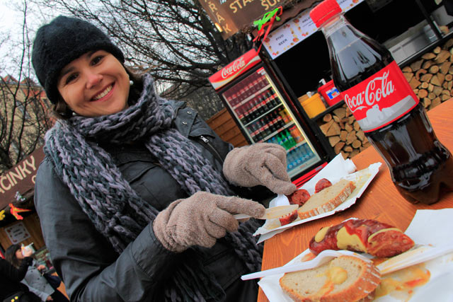Deliciosa salsicha vendida na Praça da Cidade Velha