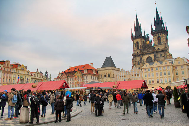 Praça da Cidade Velha. Destaque para aIgreja de Nossa Senhora de Týn