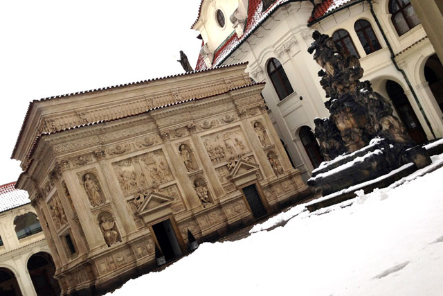 Santa Casa, no vão central do Loreta