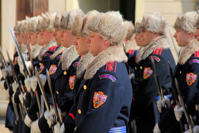 Cerimônia da troca da guarda de honra do Castelo de Praga
