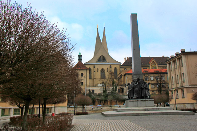 Praça Palacky. Destaque para o Monastério de Emaús