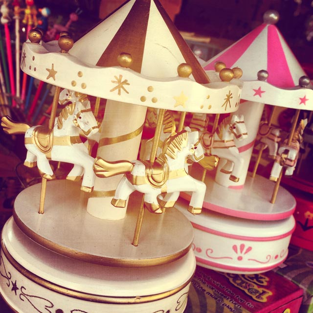 Carrossel de madeira (via Instagram)