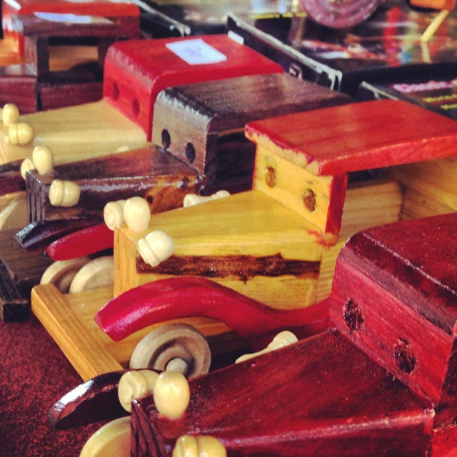 Carros de madeira (via Instagram)