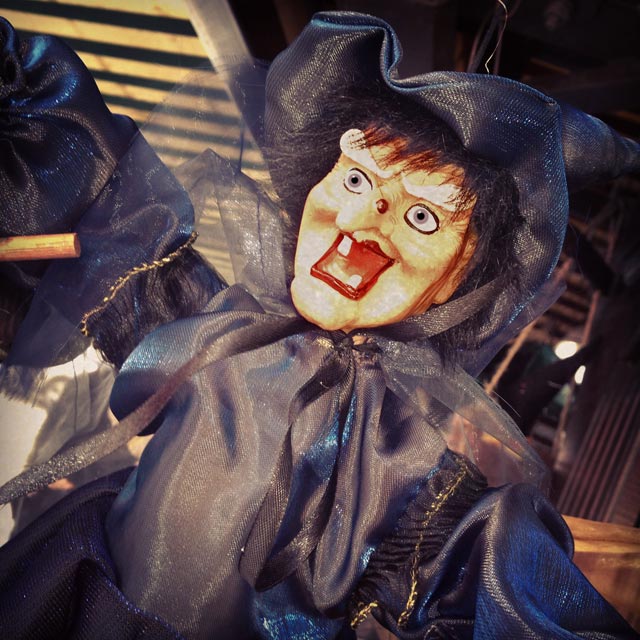 Bruxa típica (via Instagram)