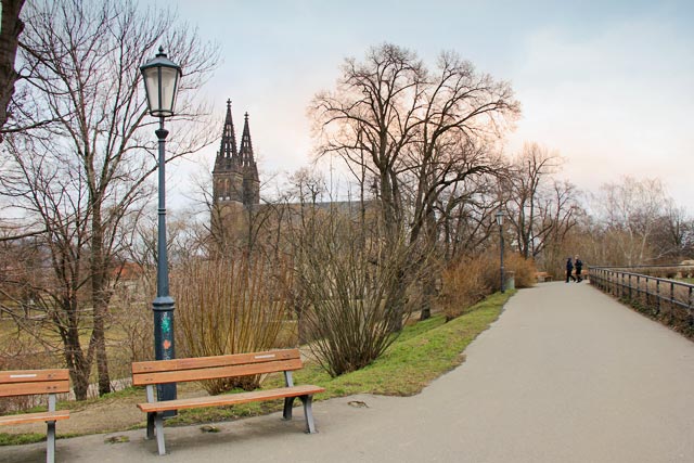 Vyšehrad. Basílica de São Pedro e São Paulo ao fundo