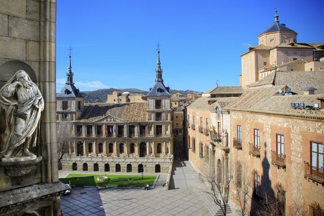 Edifício do Ayuntamiento (prefeitura), visto da torre da Catedral de Toledo