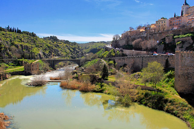 Rio Tejo visto da Ponte de Alcántara
