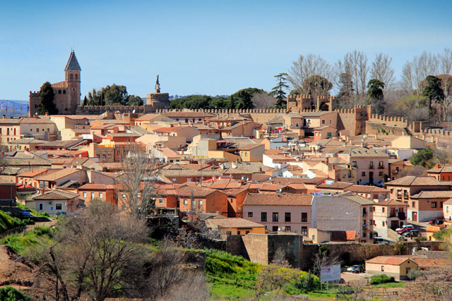 Toledo vista da Subida Hospital. Destaque para a torre da Puerta de Bisagra
