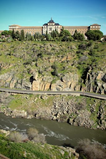 Academia de Infantería de Toledo e o rio Tejo