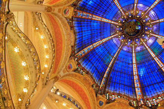Cúpula de vidro do pátio central das Galeries Lafayette