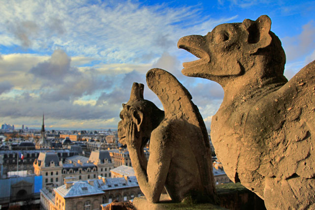Um dos gárgulas da Notre Dame