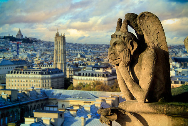 Um dos gárgulas de Notre Dame