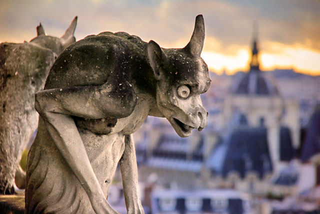 Um dos gárgulas da Notre Dame