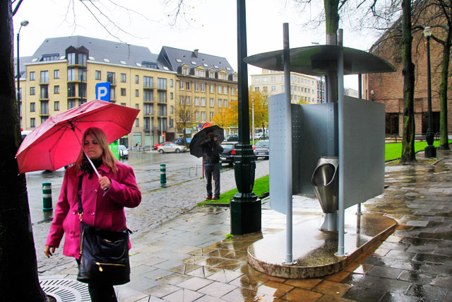 Mictório público na Rue de la Chapelle