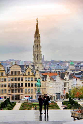 Mont des Arts. Destaque para a torre do Hôtel de Ville