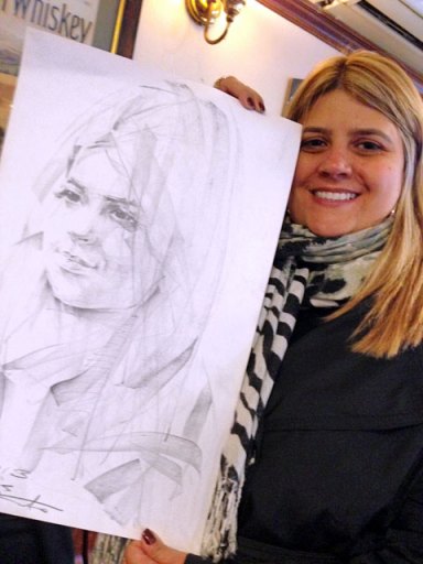 Maíra e seu retrato em grafite