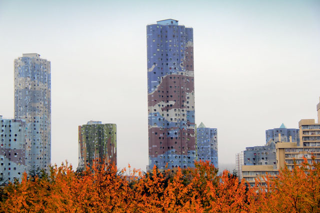 Edifícios modernos vistos de La Jetée