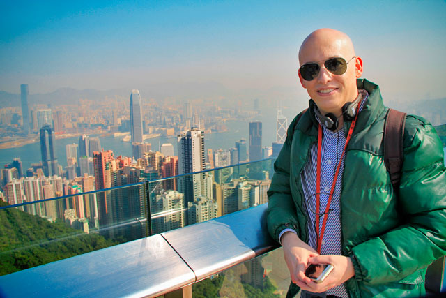 Eu, no mirante The Sky Terrace 428 - Victoria Peak, Hong Kong