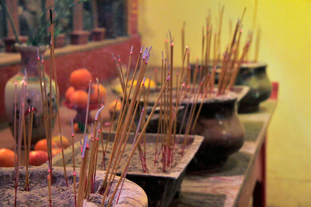 Incensos no Man Mo Temple