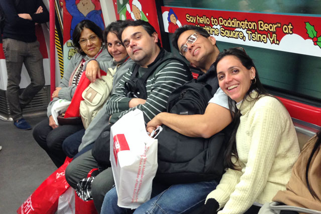 No metrô, após compras no Citygates Outlets