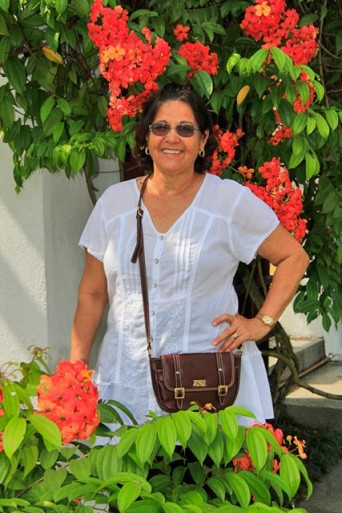 Maria, no Hibiscus Garden