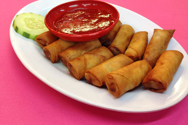 Rolinho primavera servido em restaurante chinês da Jalan Petaling