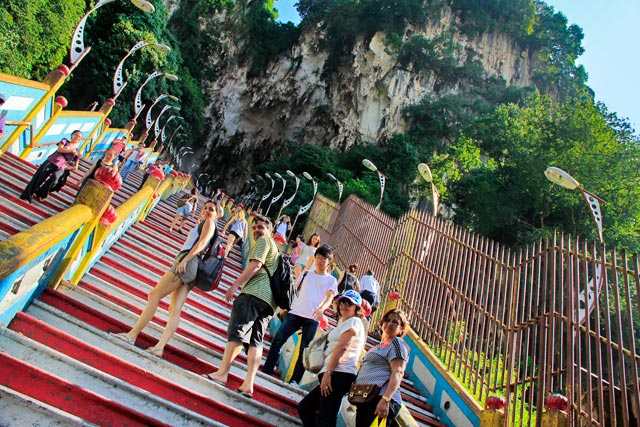 Escadaria que leva às cavernas de Batu Caves