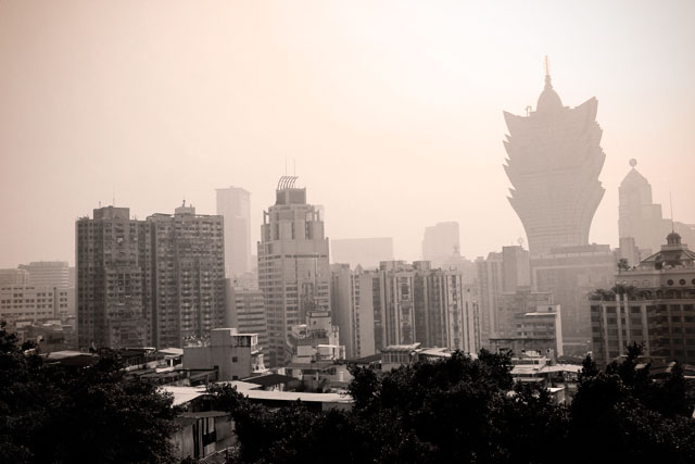 Macau vista da Fortaleza do Monte. Destaque para o hotel Gran Lisboa.