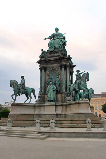 Monumento a Maria Teresa, na Maria-Theresien-Platz