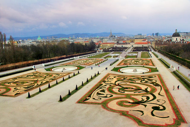 Jardins do Schloss Belvedere. Ao fundo, está o Unteres Belvedere